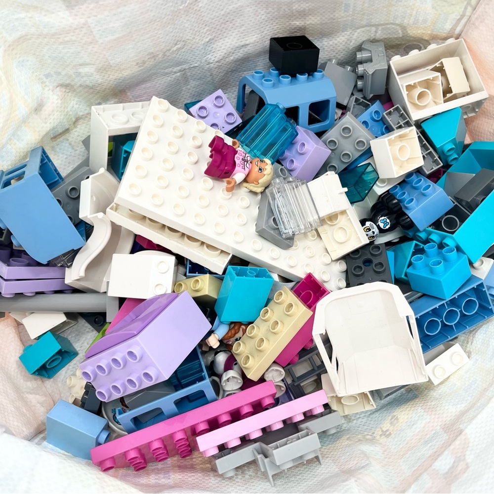 151 Piece Princess Lego Set With Frozen Characters & Beauty And The Beast Pieces